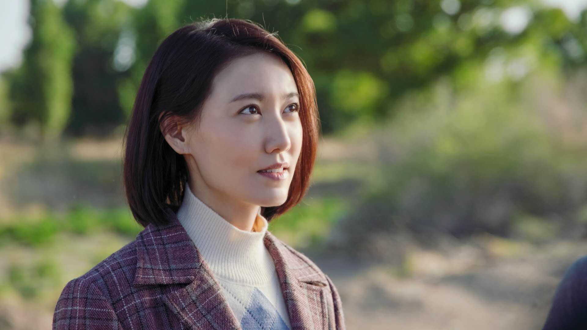 两前腰角色分工拉开防线宽度，双前腰战术