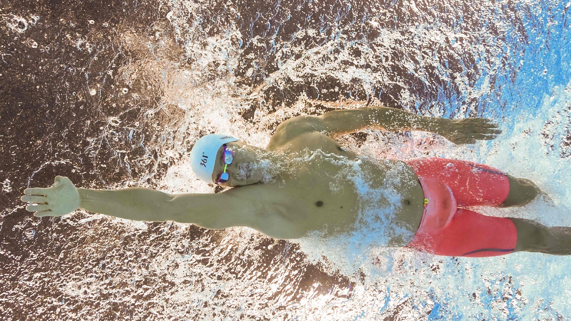 未来足球：多元能源整合，场馆全面实现可再生能源利用，能源方案球场